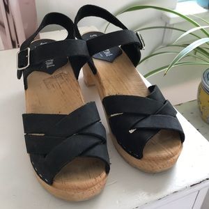 Sandgrens Swedish ankle strap clogs, size 37.